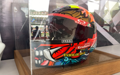 Hasil Lelang, Helm AGV Tanda Tangan Legenda MotoGP Valentino Rossi Laku Rp 15 Juta