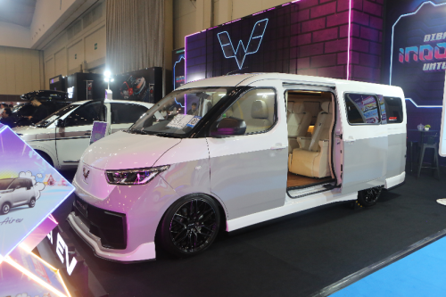 Deretan Mobil Modifikasi Gokil IMX 2025, Starlet Rafi Ahmad, Gran Max Komeng Sampai Angkot Praz