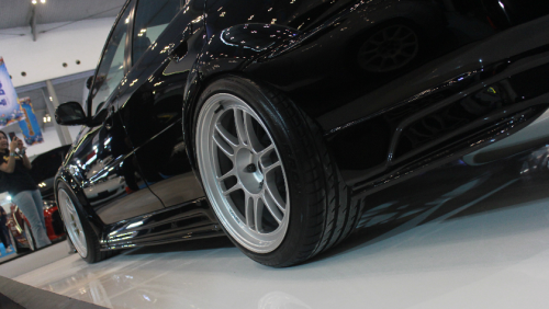 Berkat Cat Lokal Spider, Mitsubishi Lancer  Bersanding Keren dengan Lamborghini Aventador