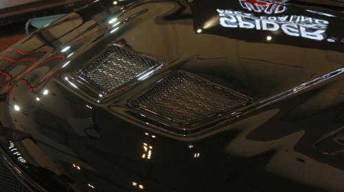 Berkat Cat Lokal Spider, Mitsubishi Lancer  Bersanding Keren dengan Lamborghini Aventador