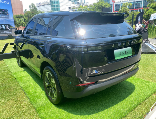 Komparasi: Toyota Veloz Hybrid vs Jaecoo J5 EV, Harga Beti, Pilih Setengah atau Full Listrik?