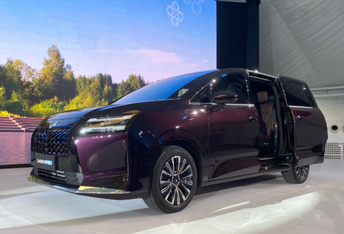 Duel MPV Keluarga Masa Kini: Toyota Innova Zenix Hybrid vs Wuling Cortez Darion
