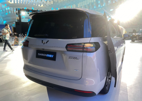 Duel MPV Keluarga Masa Kini: Toyota Innova Zenix Hybrid vs Wuling Cortez Darion