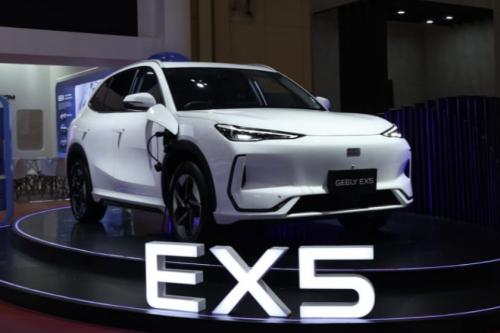 SUV Geely Coolray Mejeng di GJAW, Usung Teknologi ICE Dengan Banyak Fitur