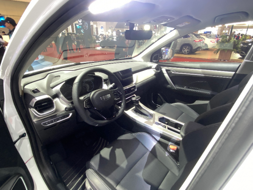 SUV Geely Coolray Mejeng di GJAW, Usung Teknologi ICE Dengan Banyak Fitur