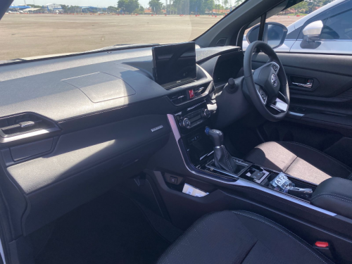 Komparasi: Toyota Veloz Hybrid vs Jaecoo J5 EV, Harga Beti, Pilih Setengah atau Full Listrik?