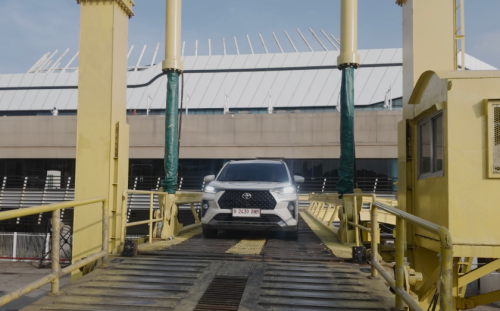 Toyota Veloz Hybrid EV Sapa Komunitas Lokal Usai Tempuh Perjalanan 3.000 Km