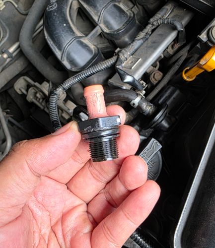 Ada Rembesan Oli di Sekitar Cover Kepala Silinder? Segera Cek Komponen Ini