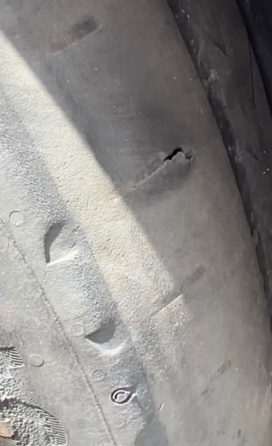 Tenang, Pecah Ban Akibat Jalan Tol Berlubang Bisa Minta Ganti Rugi, Begini Cara Klaimnya!