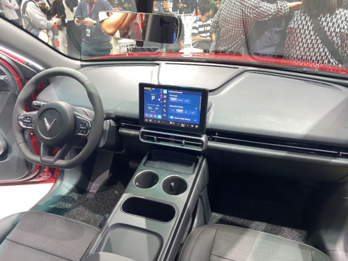 Beli VinFast MPV 7 Sekarang, Dapat Insentif Rp16 juta Plus Gratis Daya di SPKLU V-Green