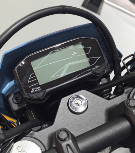 Ada V-Strom 250 SX, Tapi Suzuki DR-Z 4SM yang Bikin Pengunjung IIMS 2026 Gagal Fokus