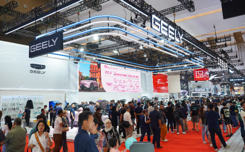 Hanya di IIMS 2026, Bawa Pulang Mobil Baru Geely EX2 Gratis Portable Charger