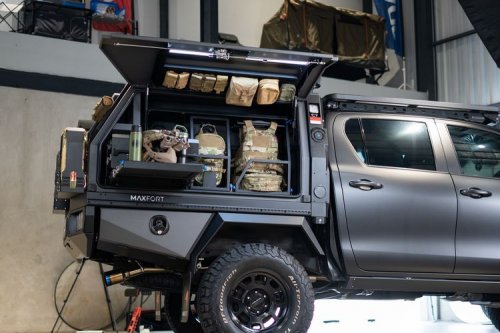 Maxfort Ubah Toyota Hilux Jadi Kendaraan Taktis