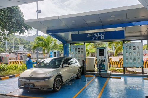 Isi Baterai Cukup 80 Persen, Begini Etika Pakai SPKLU saat Nataru