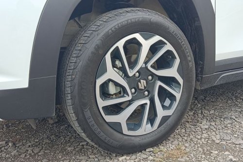 Bahas Desain Suzuki Fronx GL, Tipe Paling Rendah