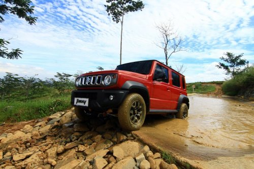 Respon Suzuki Soal Diskon Jimny, Daftar Mobil Terlaris 2025