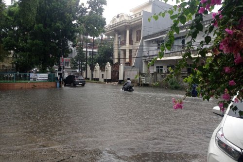 Nekat Terobos Genangan, CVT Motor Bisa Rusak