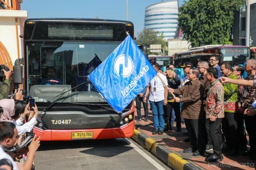 Bus Transjakarta Rute Blok M-Bandara Soetta Resmi Beroperasi