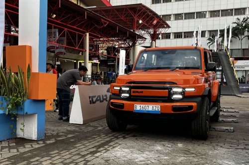 Tes Singkat iCar V23: Libas Tanjakan Curam 38 Derajat