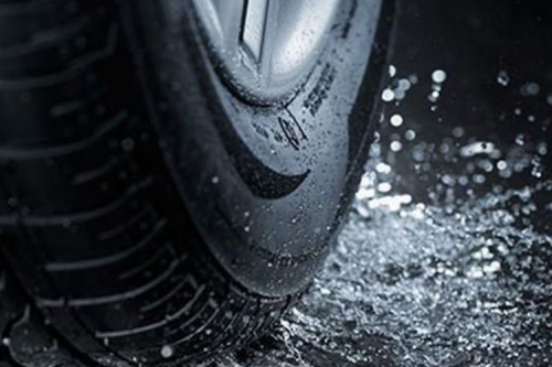 Waspada, Bahaya Aquaplaning Mengintai di Jalan Tergenang