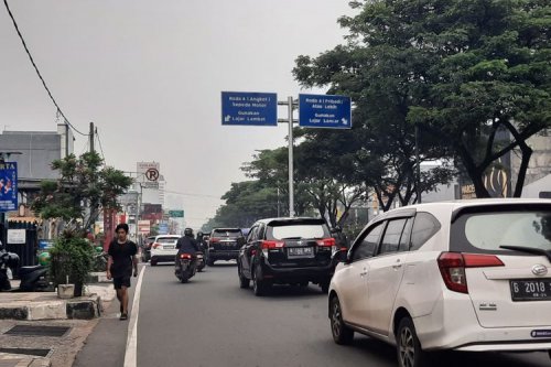 Pakai Fitur Auto Hold di Lampu Merah, Bikin Boros Konsumsi BBM?