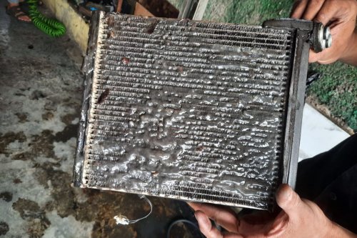 Perawatan AC Mobil: Kenali Risiko Penggunaan Foam Bersih