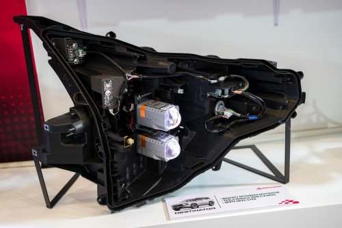 Teknologi Cornering Light Baru Bantu Pengemudi Mobil Lebih Aman