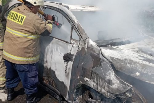 Pentingnya Alat Pemadam Api di Mobil: Pelajaran dari Kebakaran