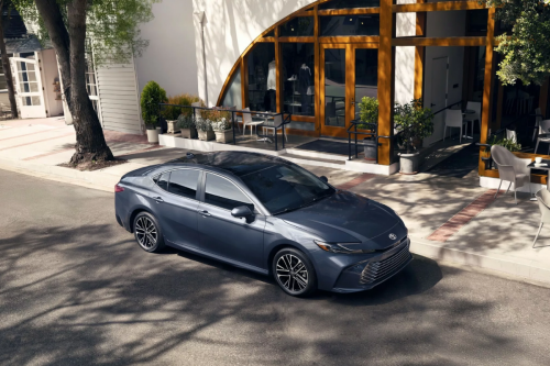 Toyota Hadirkan Camry Nightside Edition, Lebih Sporty dan Agresif