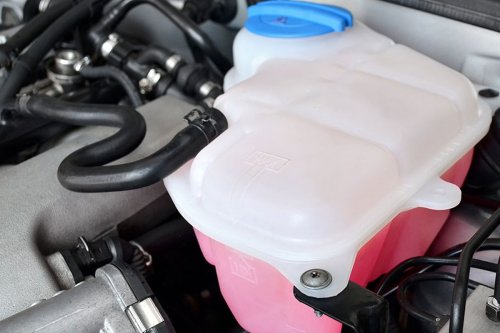 Periksa Air Radiator Sebelum Perjalanan Jauh, Cegah Mobil Overheat