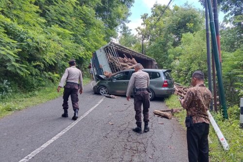 Benarkah Truk Tak Punya Rem Darurat Saat Gagal Nanjak?