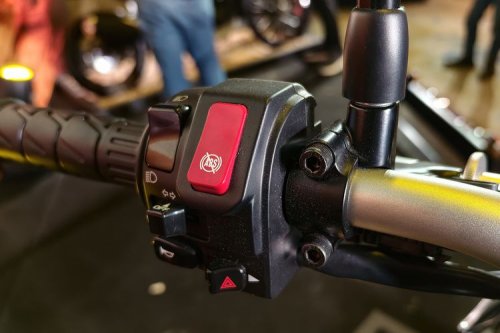 Kawasaki KLE 500 dan KLE 500 SE: Spesifikasi dan Harga Resmi