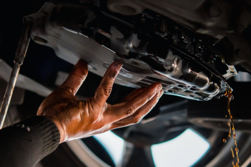 Sering Terjebak Macet Punya Dampak pada Oli Transmisi Mobil Matik