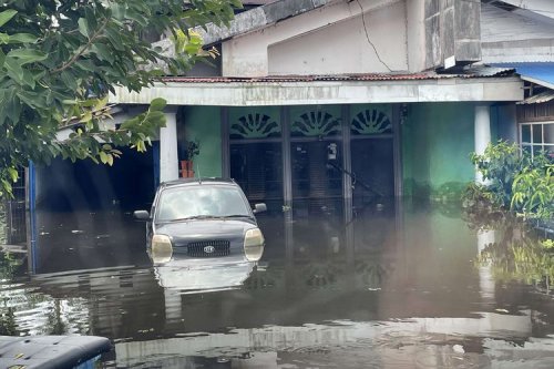 Cek Karat dan Bau Apek, Waspada Mobil Bekas Terendam Banjir