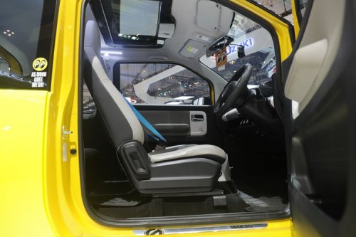 Standar Keselamatan Mobil China: Setir Yoke Bakal Dilarang