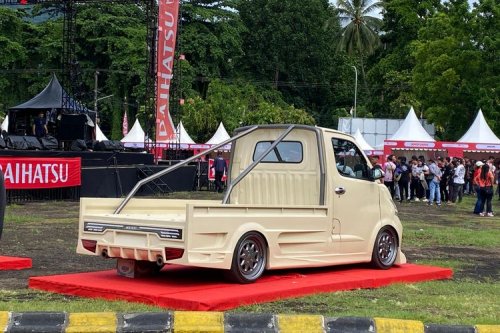 Modifikasi Ekstrem Daihatsu Gran Max Pakai Pintu Gunting