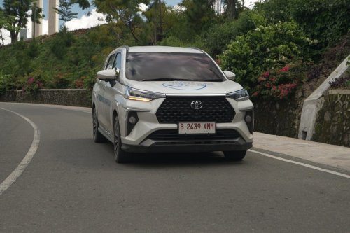 Hitungan Mudik Jakarta–Semarang Pakai Toyota Veloz Hybrid