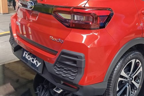 Toyota Raize Terbaru Meluncur, Simak Perbedaannya dengan Rocky