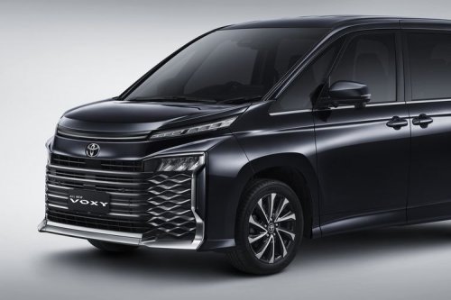 Cek Harga Toyota Voxy Bekas, mulai Rp 300 Jutaan