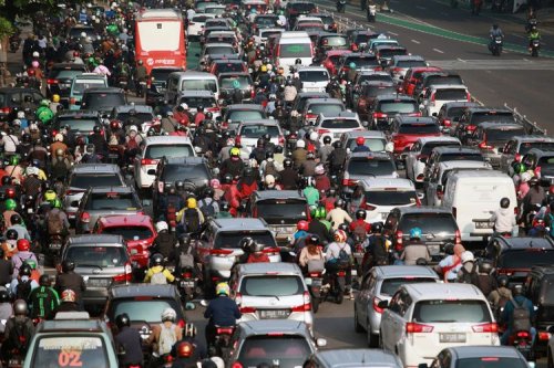 Ada Usulan Bea Balik Nama Mobil Konvensional Diturunkan