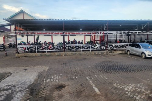 Mulai Musim Hujan, Pengendara Diminta Lebih Cermat Pilih Lokasi Parkir