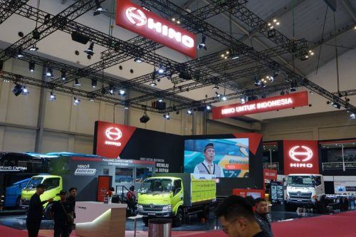 Hino Buktikan Komitmen Layanan dan SDM di GIIAS 2025