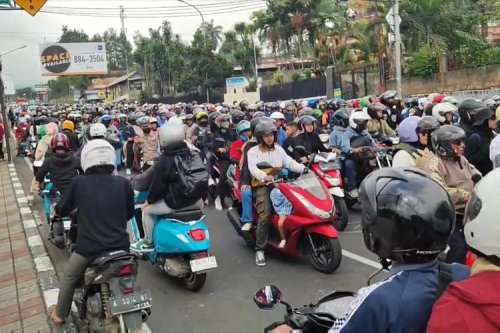 Kerap Macet Horor, Kenapa Orang Tidak Kapok Wisata ke Puncak?