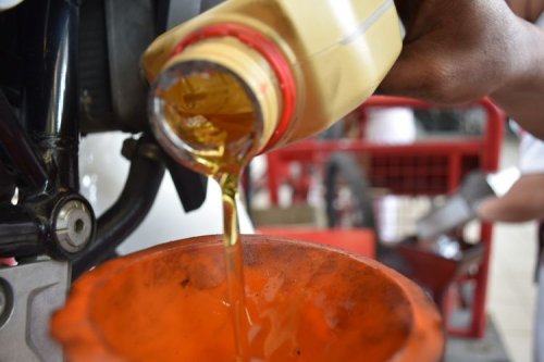 Mengapa Oli Mesin Kendaraan Harus Diganti Secara Rutin?