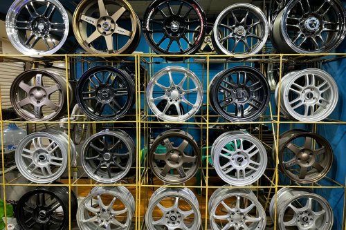 Perbedaan Jenis Pelek Mobil: Casting, Flow Forming, dan Forged