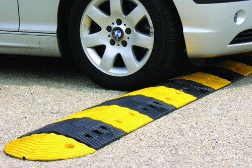 Bikin Polisi Tidur Tidak Boleh Sembarangan, Ini Aturannya