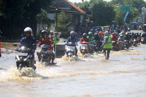 Musim Hujan Tiba, Waspada Sokbreker Motor Cepat Bocor