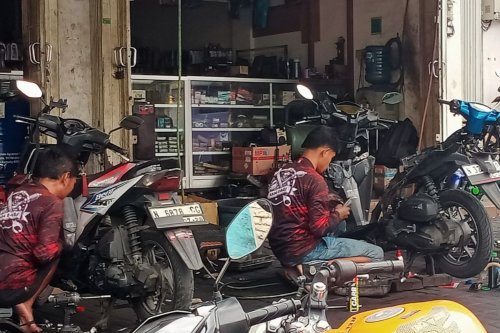 Bengkel Sepeda Motor Malang Hadapi Lonjakan Kasus Brebet