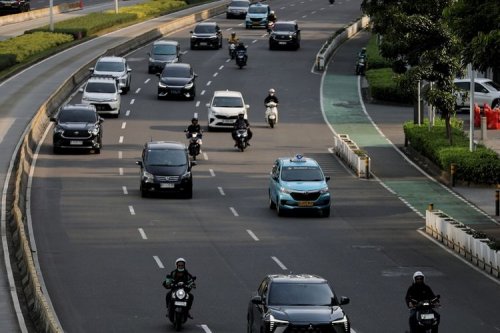 Genesis Resmi Jualan, Terjebak Boxed Saat Tol Macet