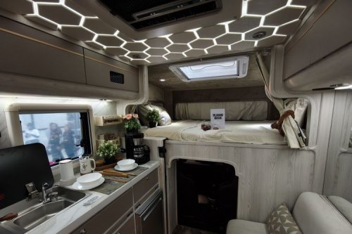 Modifikasi Toyota Hilux Rangga Motorhome dari Baze